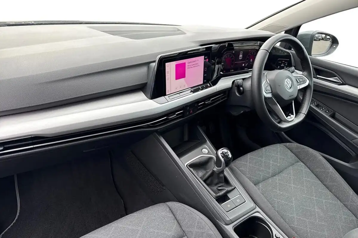 2021-volkswagen-golf-10-tsi-life-hatchback-big-13