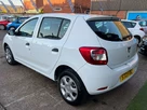 2013-dacia-sandero-12-ambiance-small-10