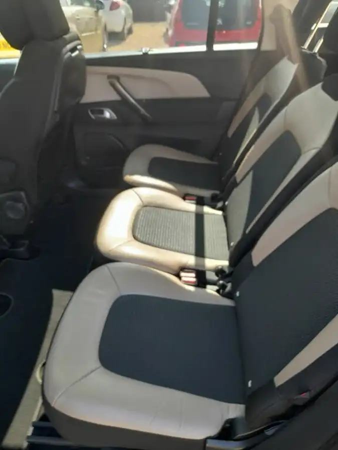 2015-citroen-grand-c4-picasso-16bluehdi-exclusive-big-13