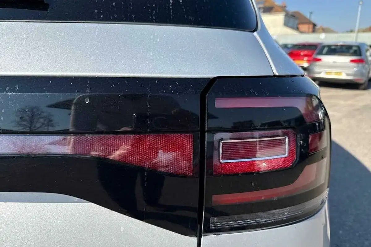 2022-volkswagen-t-cross-10-tsi-black-edition-110ps-big-18