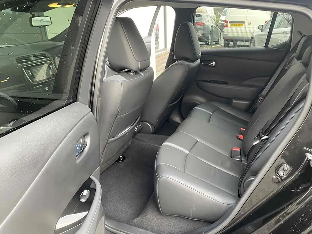 2024-nissan-leaf-e-tekna-39kwh-big-36