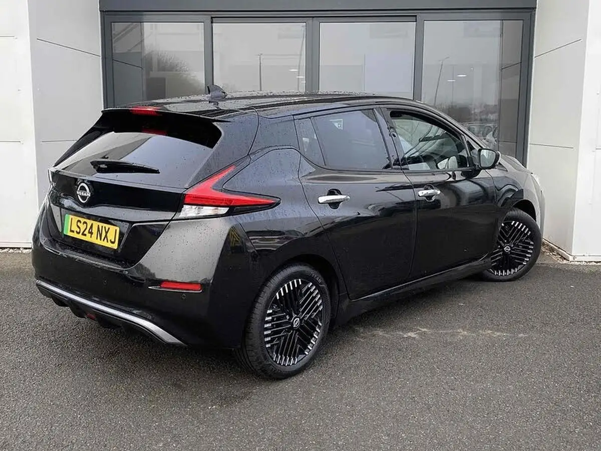 2024-nissan-leaf-e-tekna-39kwh-big-12