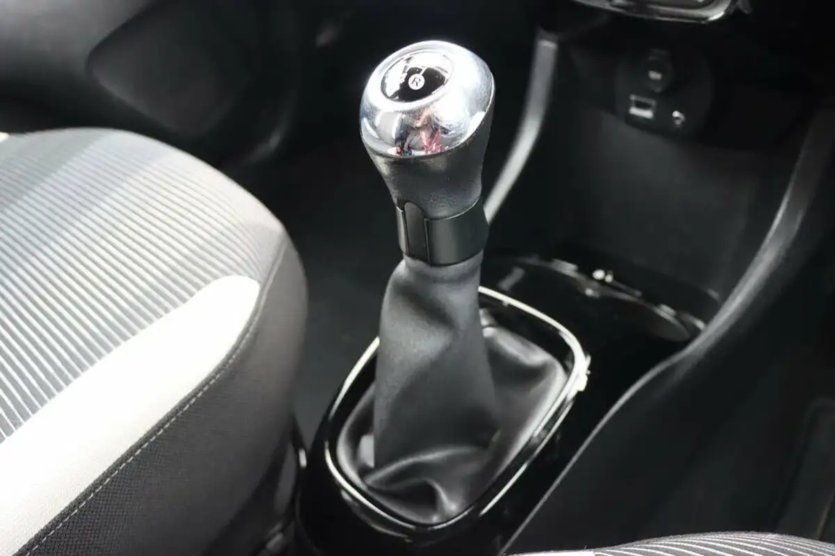 2016-peugeot-108-12-puretech-allure-top-5d-big-22