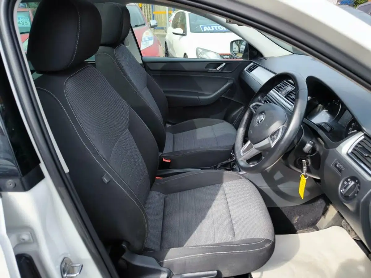2014-skoda-rapid-spaceback-14-elegance-greentech-big-12