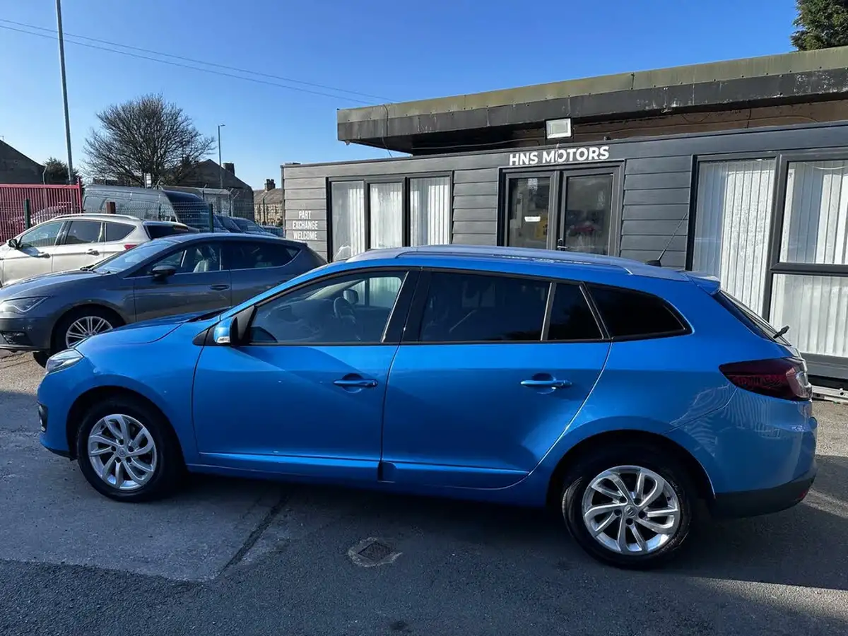2014-renault-megane-15dci-dynamique-tom-tom-energy-ss-sport-tourer-5d-big-3