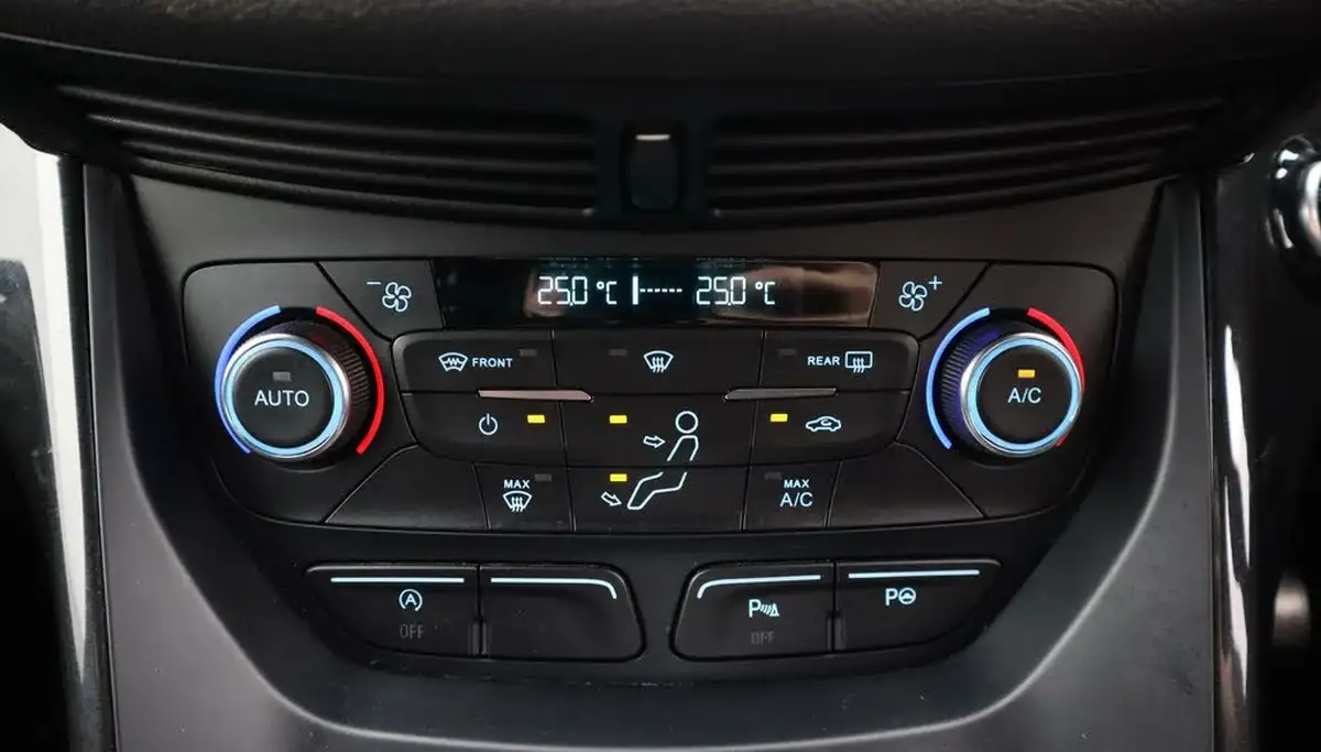2019-ford-kuga-15tdci-st-line-ss-big-12
