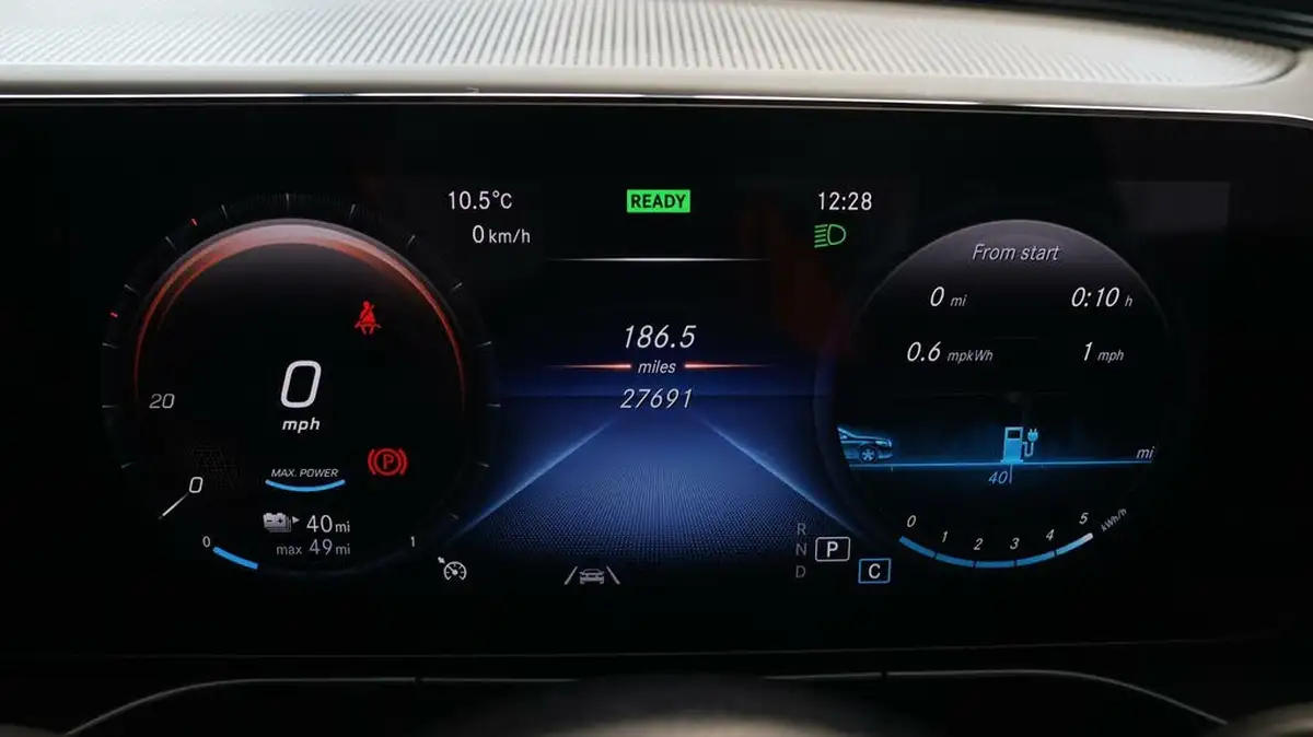 2022-mercedes-benz-eqc-e-eqc-400-amg-line-big-10