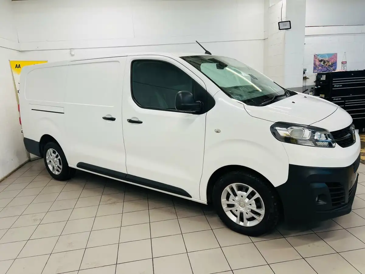 2019-vauxhall-vivaro-15td-2900-l2h1-dynamic-big-1