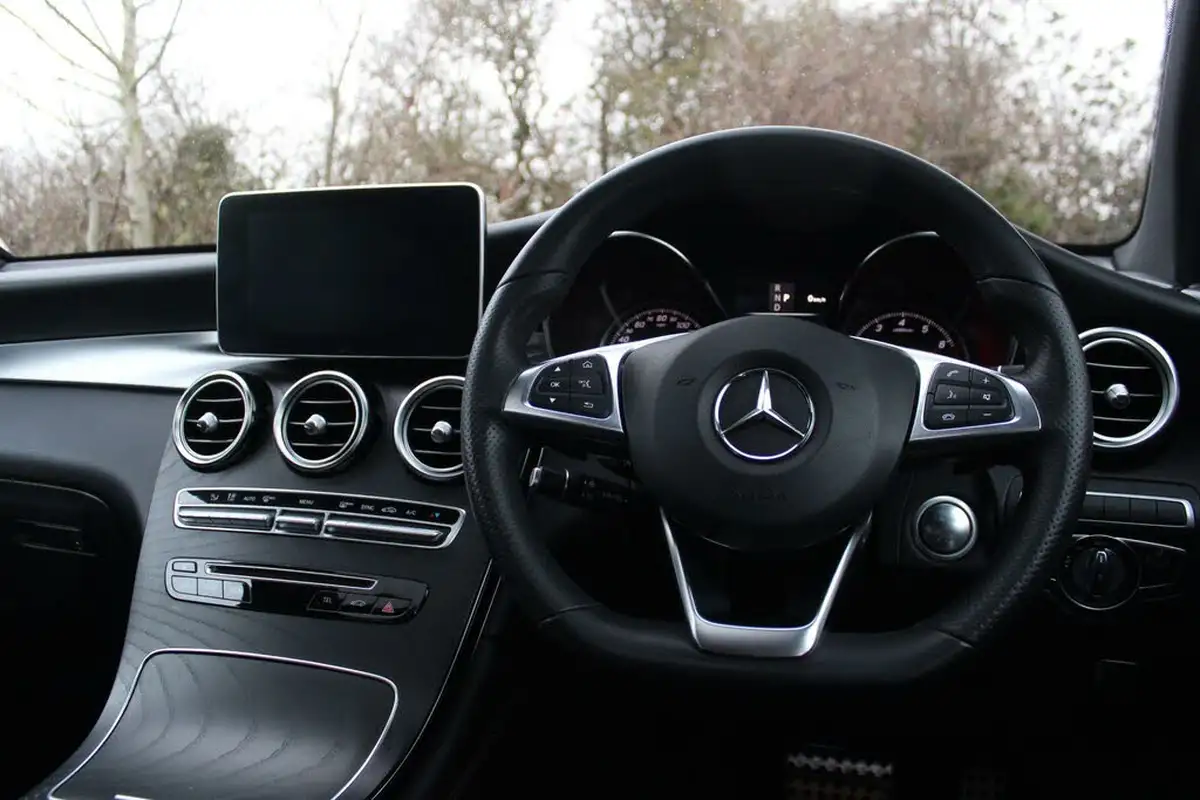 2018-mercedes-benz-glc-class-20-glc250-amg-line-premium-plusss-coupe-4d-big-9