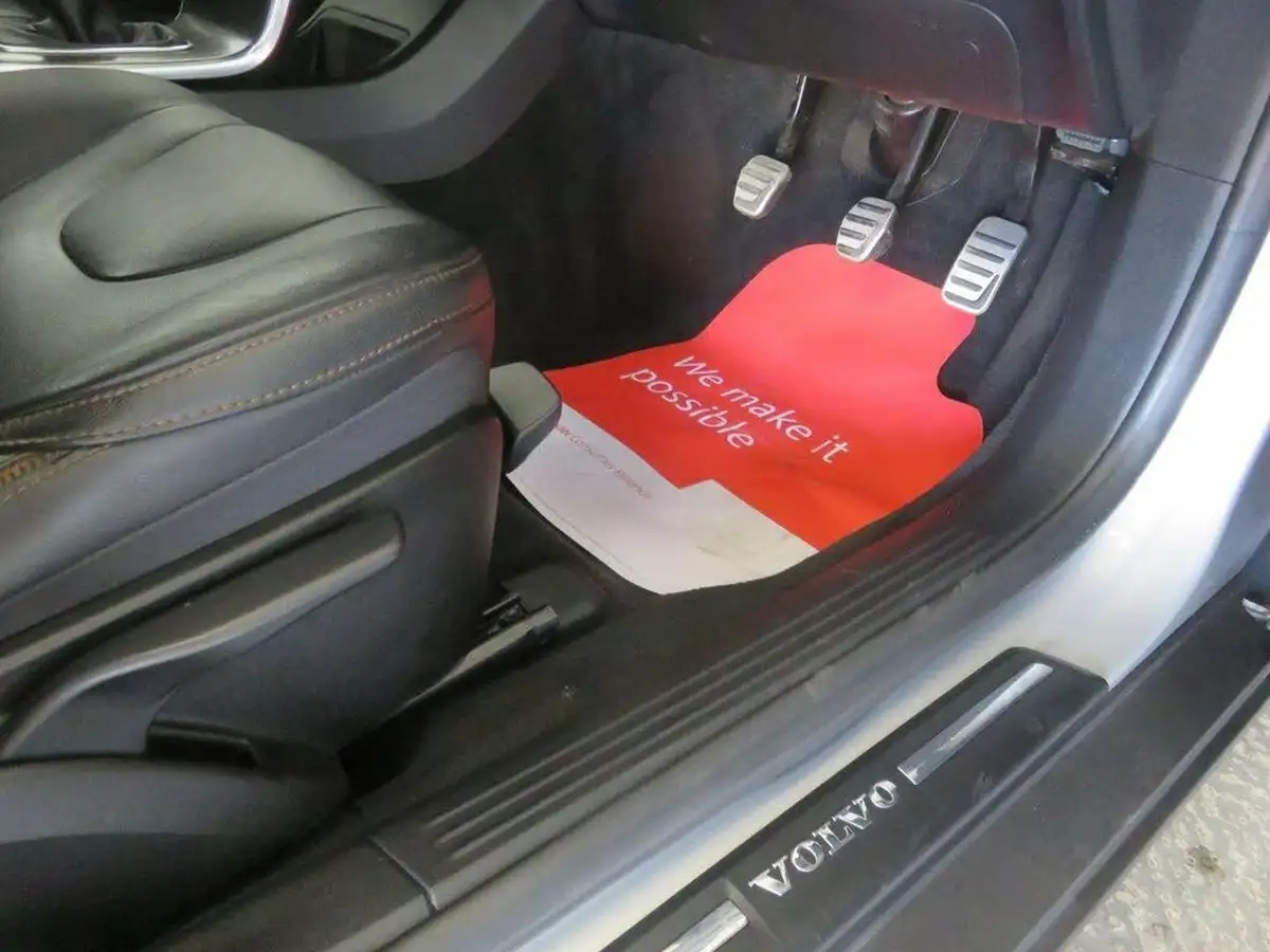 2015-volvo-v40-16td-d2-cross-country-lux-nav-big-36