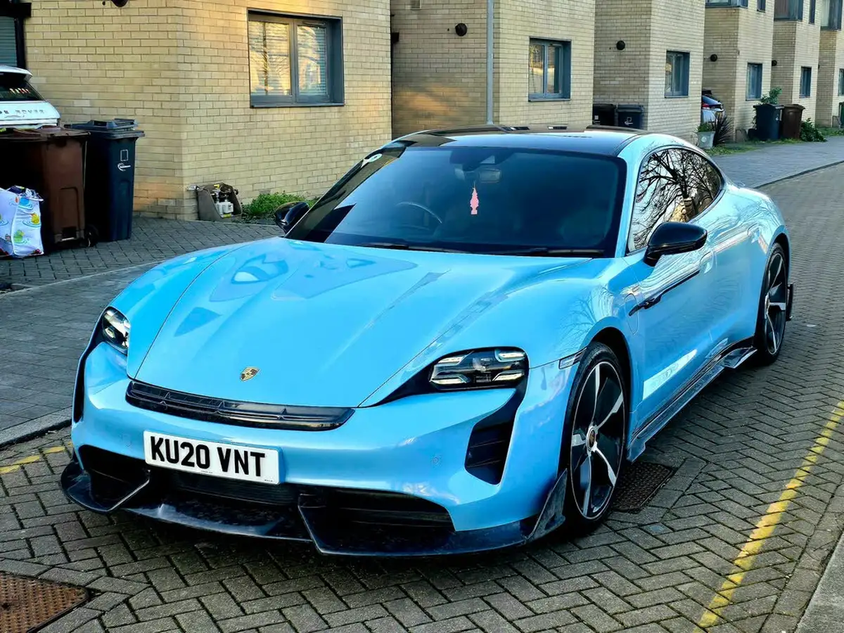 2020-porsche-taycan-e-turbo-big-9
