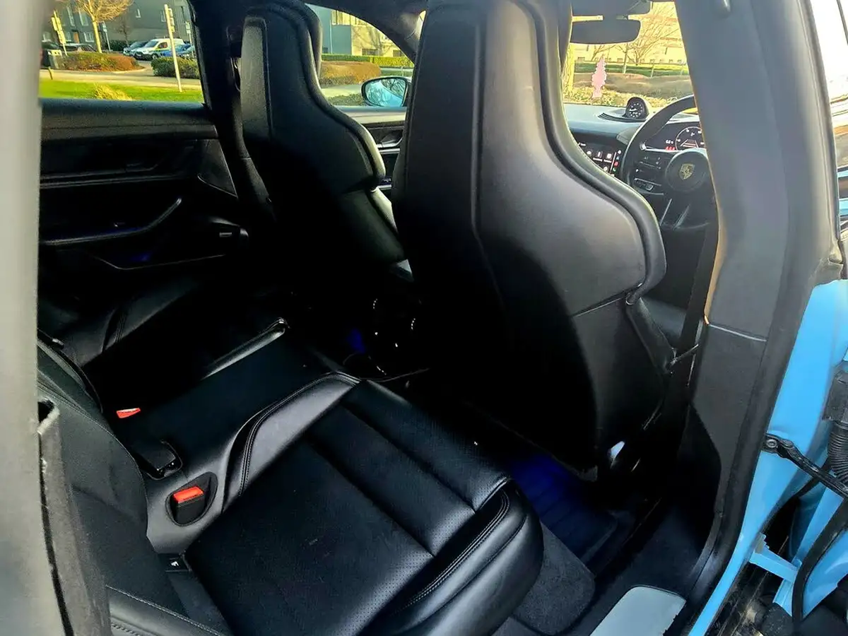 2020-porsche-taycan-e-turbo-big-33