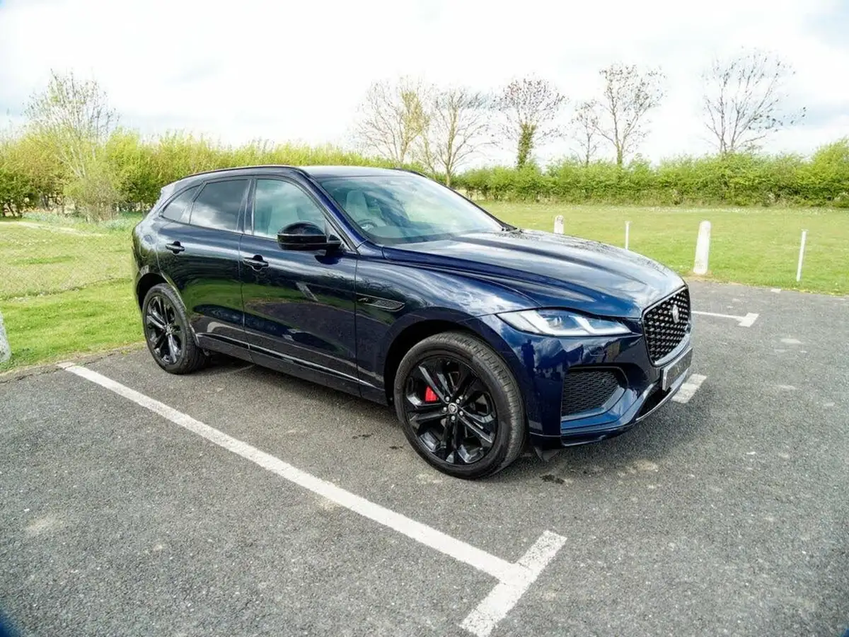 2024-jaguar-f-pace-20-d200-r-dynamic-hse-black-big-23