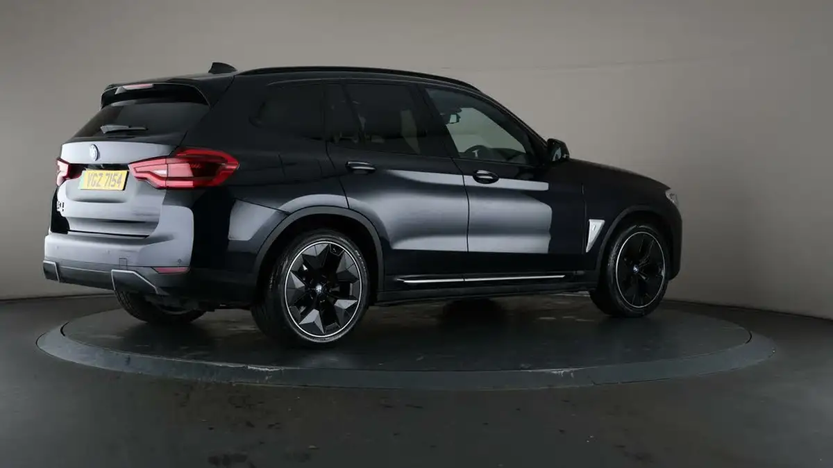 2021-bmw-ix3-e-premier-edition-big-7