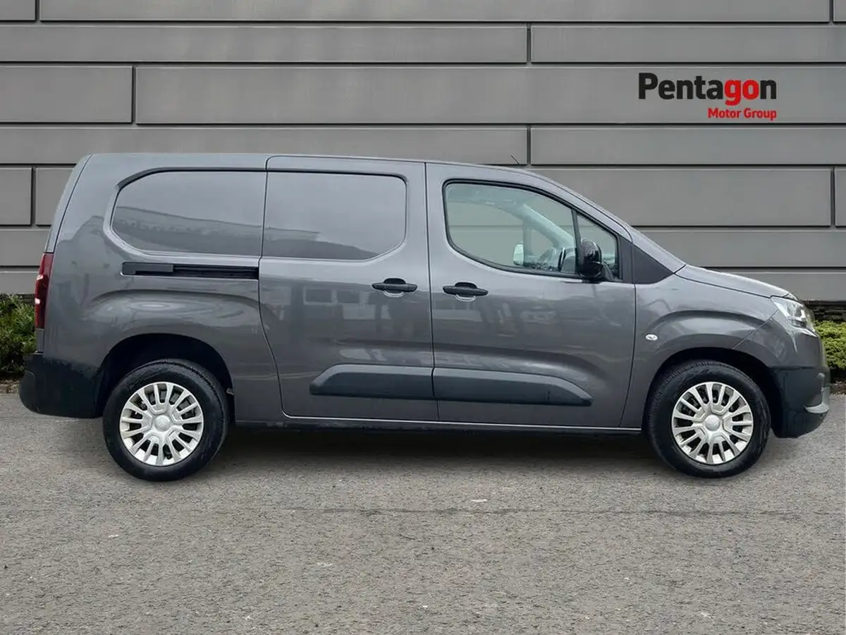 2022-toyota-proace-city-15d-icon-l2-big-10