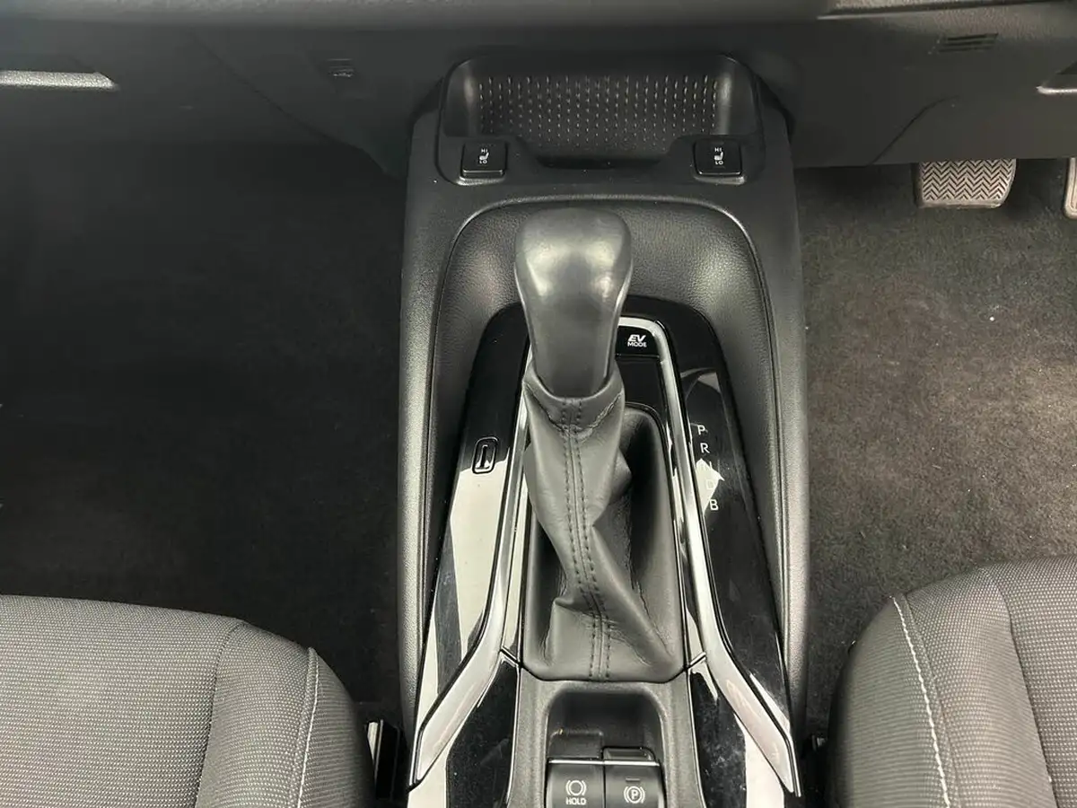2021-toyota-corolla-18-vvt-i-icon-tech-spare-wheel-touring-sports-5d-big-26