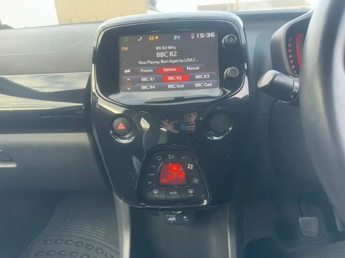 2015-toyota-aygo-10-vvt-i-x-clusiv-5d-x-shift-big-14
