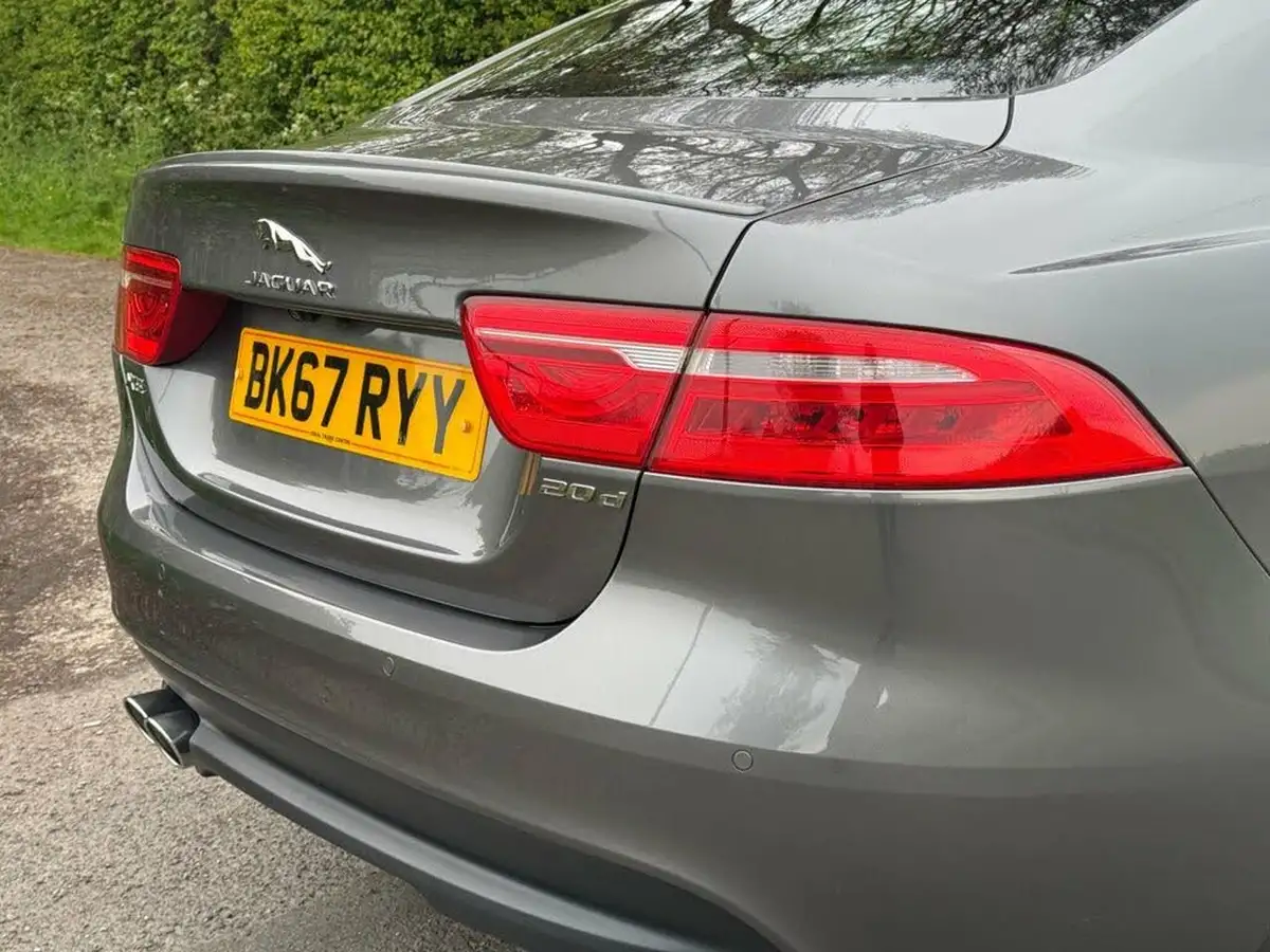 2017-jaguar-xe-20d-r-sport-180ps-ss-1999cc-auto-big-33