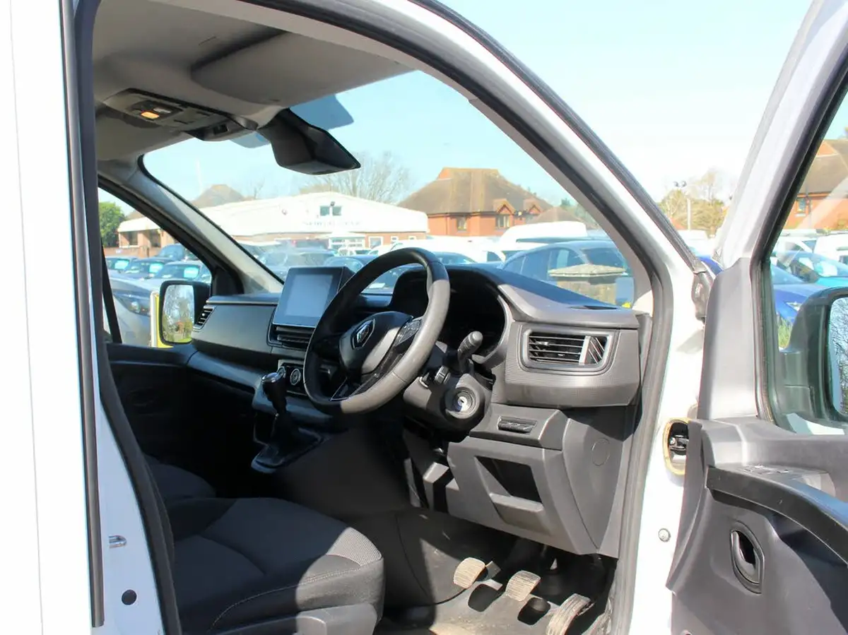 2022-renault-trafic-20dci-sl28-130-business-big-31