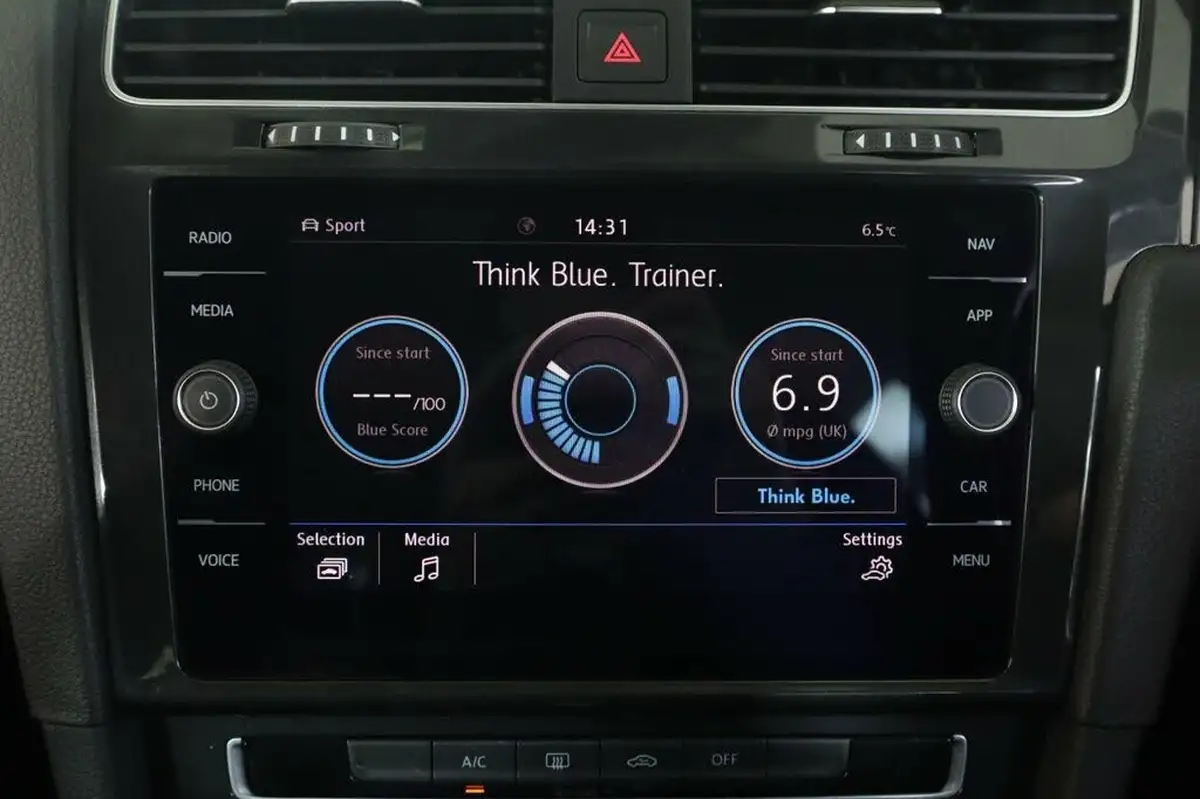2018-volkswagen-golf-15-tsi-se-nav-130ps-hatchback-5d-dsg-big-37