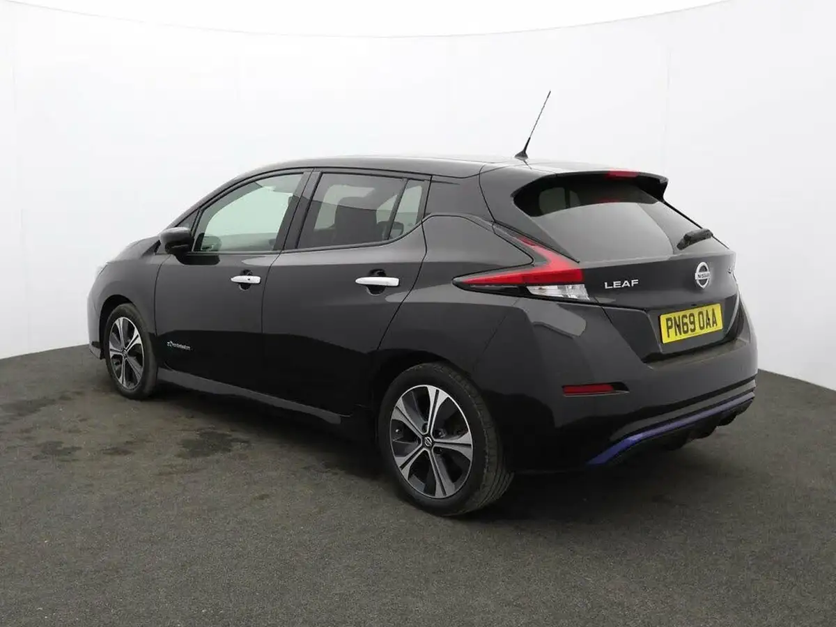 2019-nissan-leaf-e-tekna-big-4