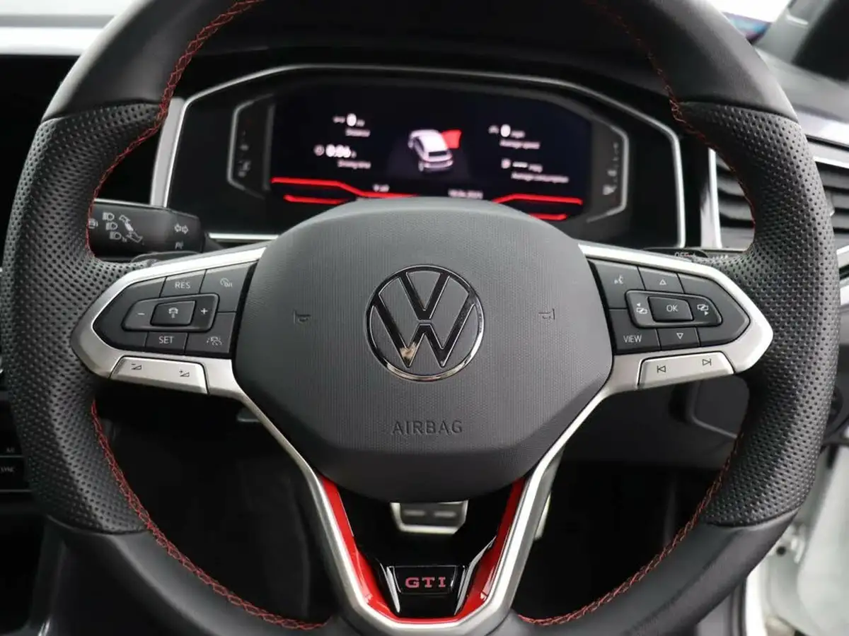 2023-volkswagen-polo-big-30