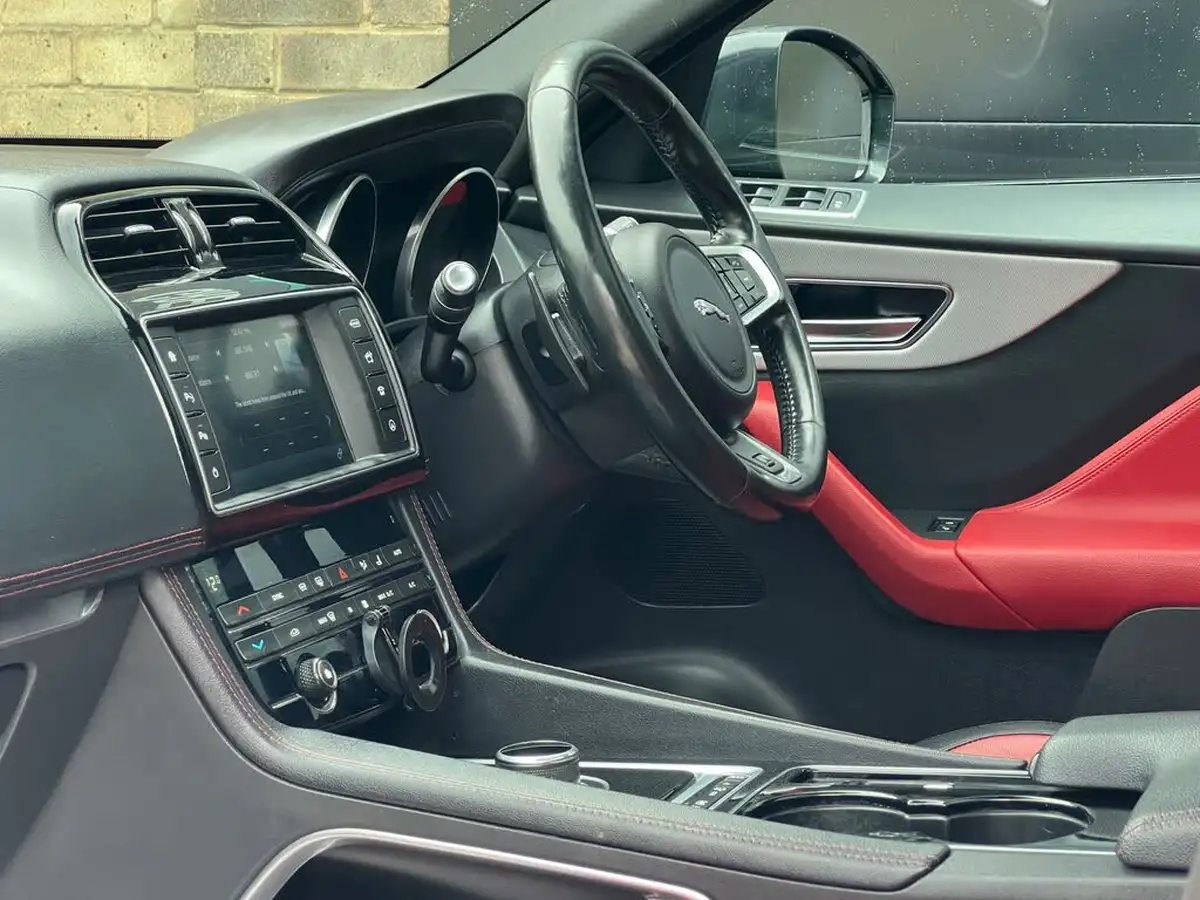 2016-jaguar-f-pace-20-i4d-r-sport-awd-auto-big-58
