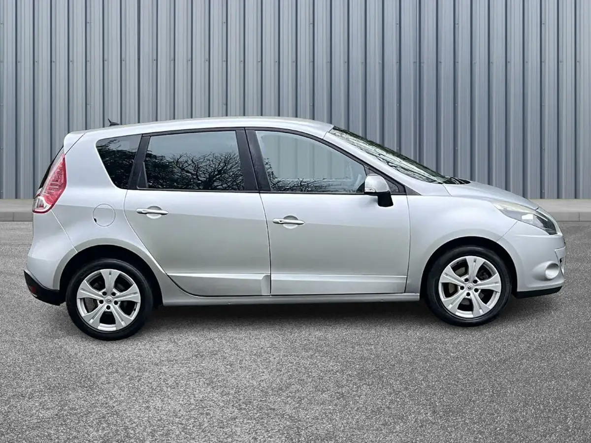 2011-renault-scenic-16-dynamique-tom-tom-big-6