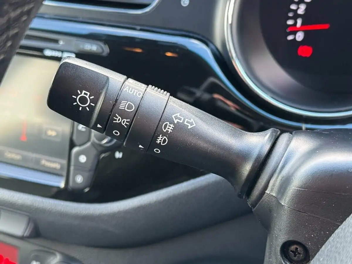 2014-kia-ceed-16-3-gdi-16v-dct-big-25