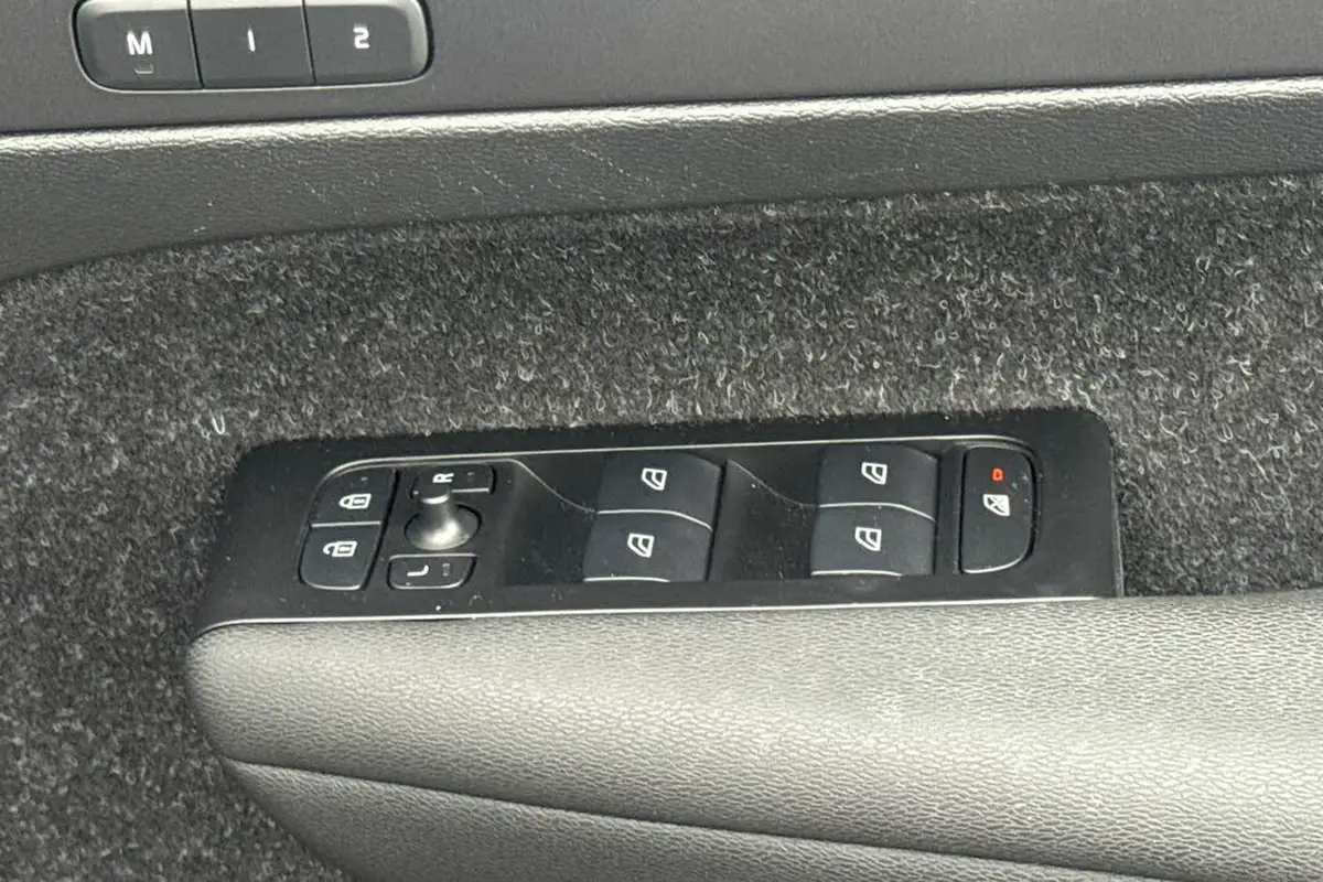 2020-volvo-xc40-20-b4-inscription-big-33