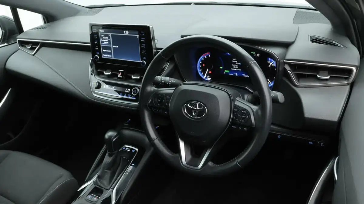 2022-toyota-corolla-18-vvt-i-icon-120bhp-trk-hatchback-5d-big-9