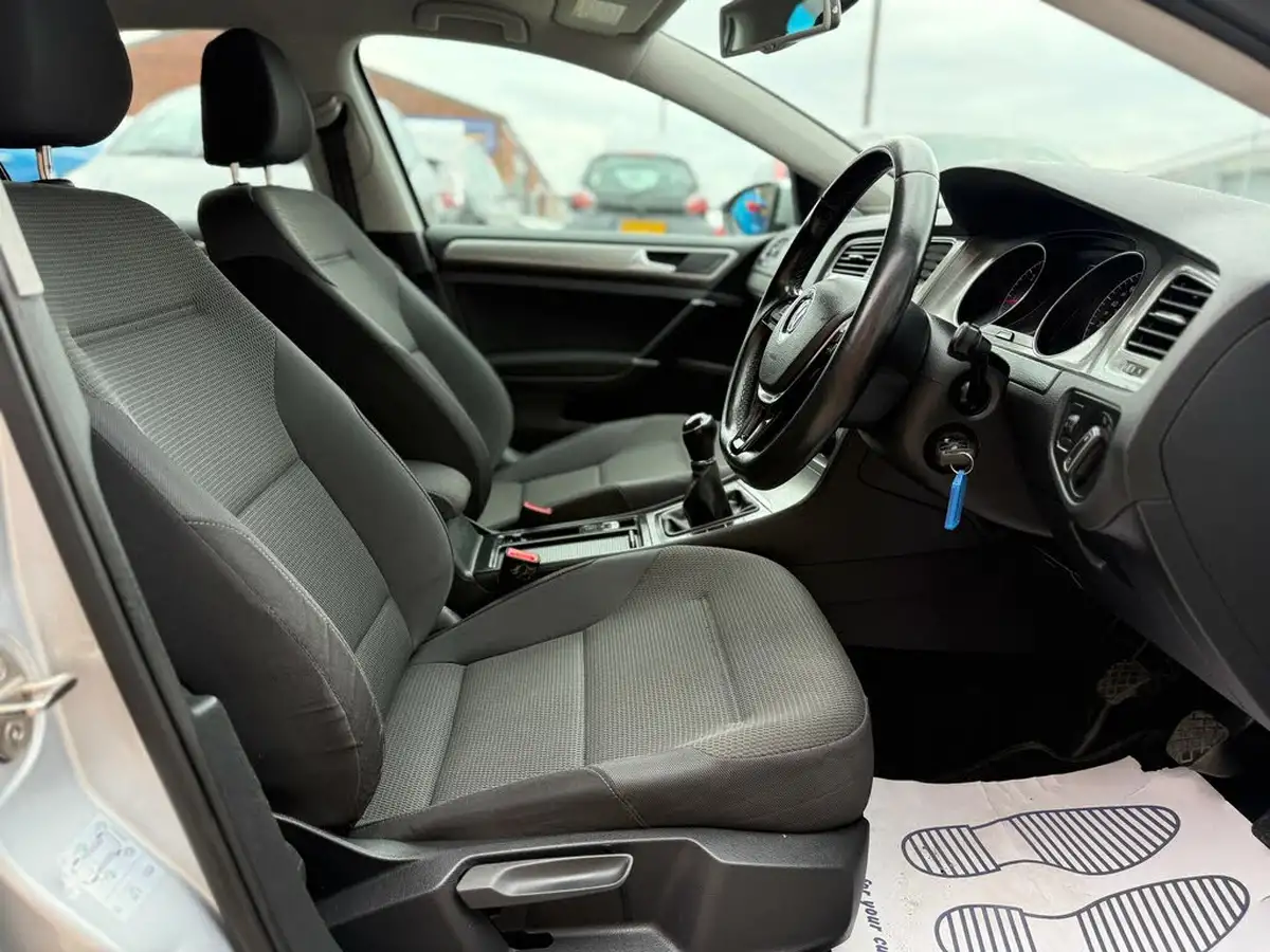 2014-volkswagen-golf-16tdi-se-ss-hatchback-5d-big-10