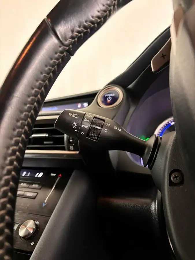 2017-lexus-is-300h-25-sport-big-29