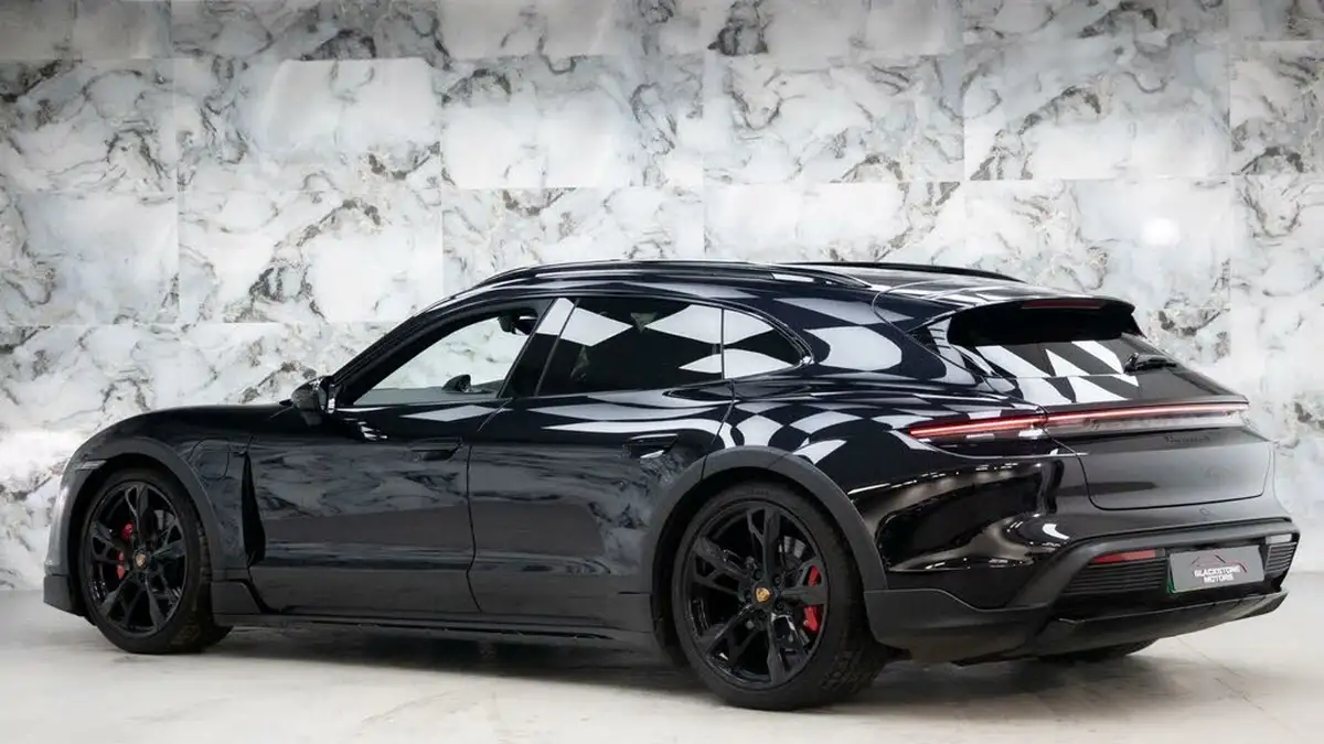 2022-porsche-taycan-e-4s-cross-turismo-big-4