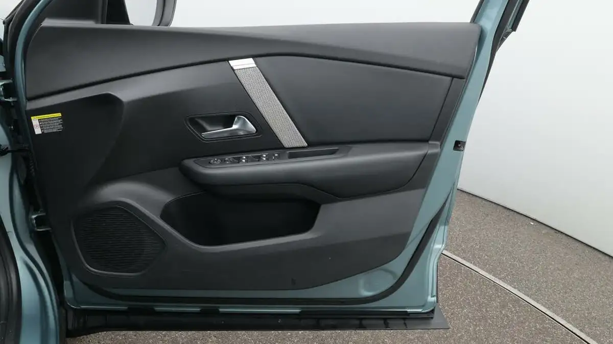 2023-citroen-c4-15bluehdi-shine-plus-big-15