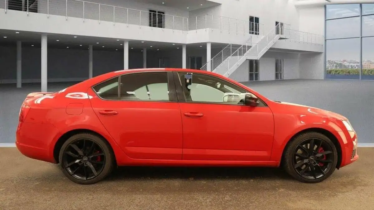 2015-skoda-octavia-20tdi-vrs-hatchback-big-4