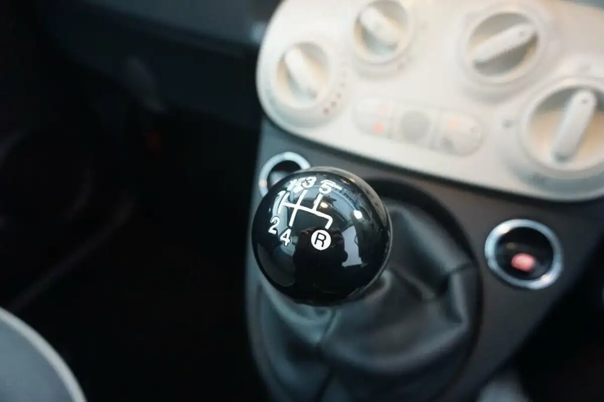 2018-fiat-500-12-lounge-big-28