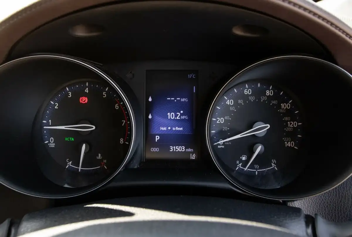 2017-toyota-c-hr-12-excel-cvt-big-14
