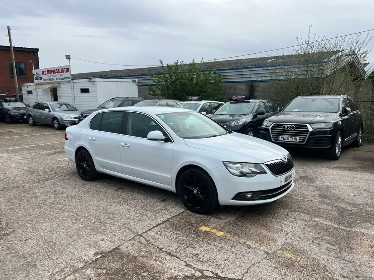 2014-skoda-superb-20tdi-black-edition-140ps-hatchback-dsg-big-55