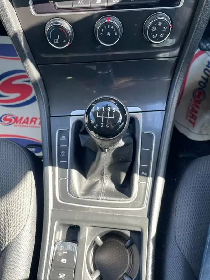 2017-volkswagen-golf-16tdi-se-nav-ss-estate-5d-big-8