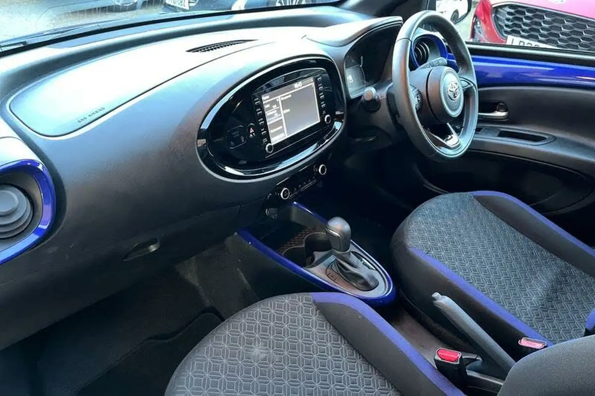 2023-toyota-aygo-x-10-vvt-i-edge-cvt-big-17