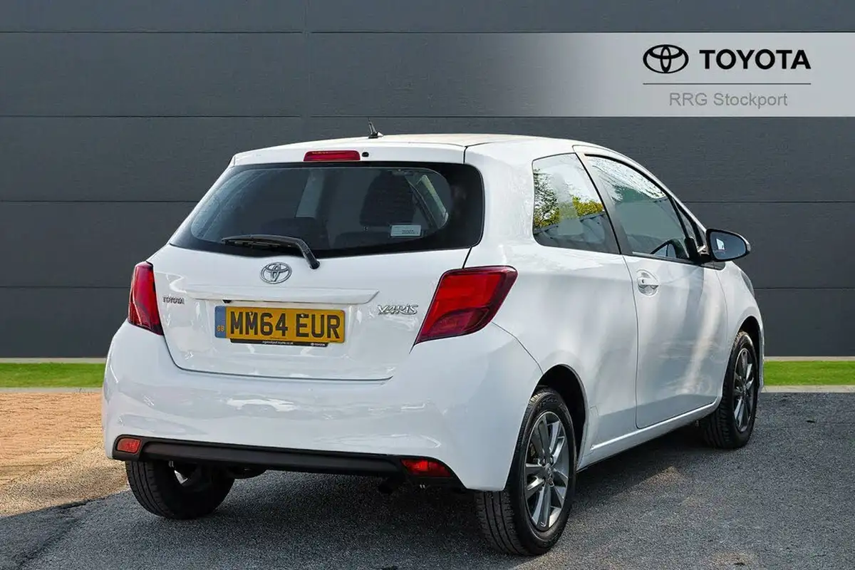 2015-toyota-yaris-133-icon-vvt-i-3d-big-1