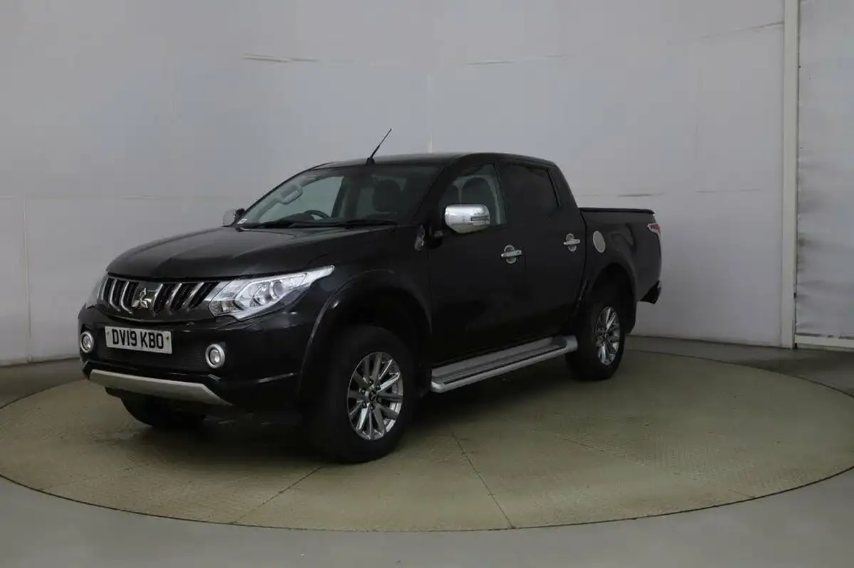 2019-mitsubishi-l200-24di-d-barbarian-eu6b-auto-big-2