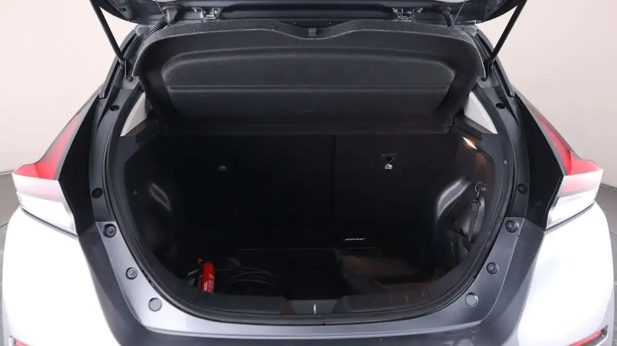 2022-nissan-leaf-e-e-tekna-59kwh-big-17