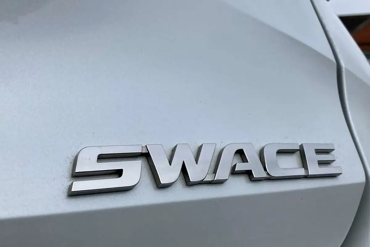 2024-suzuki-swace-18-motion-big-36