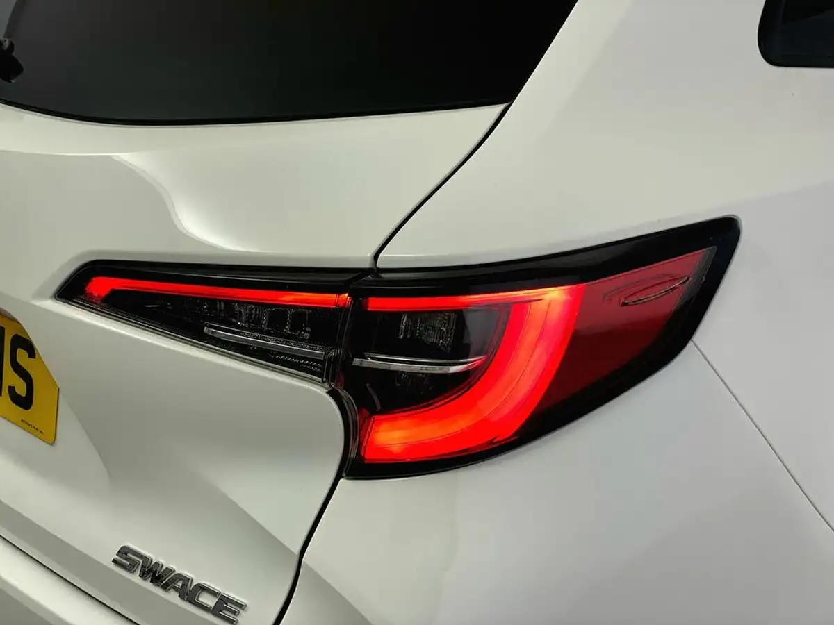 2023-suzuki-swace-18-motion-big-37