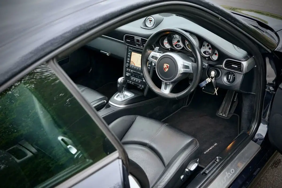 2010-porsche-911-38-turbo-coupe-pdk-big-40