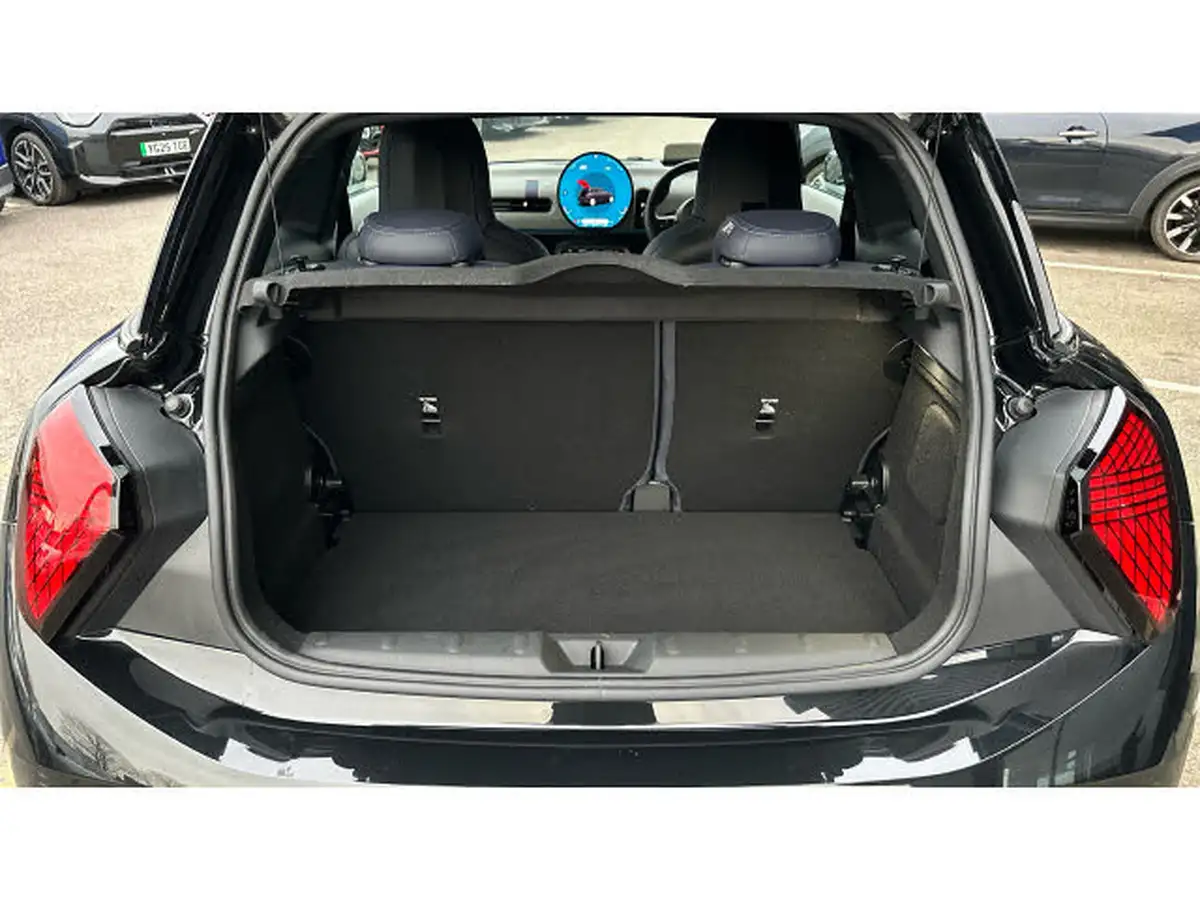 2024-mini-cooper-15-cooper-c-exclusive-3d-big-12