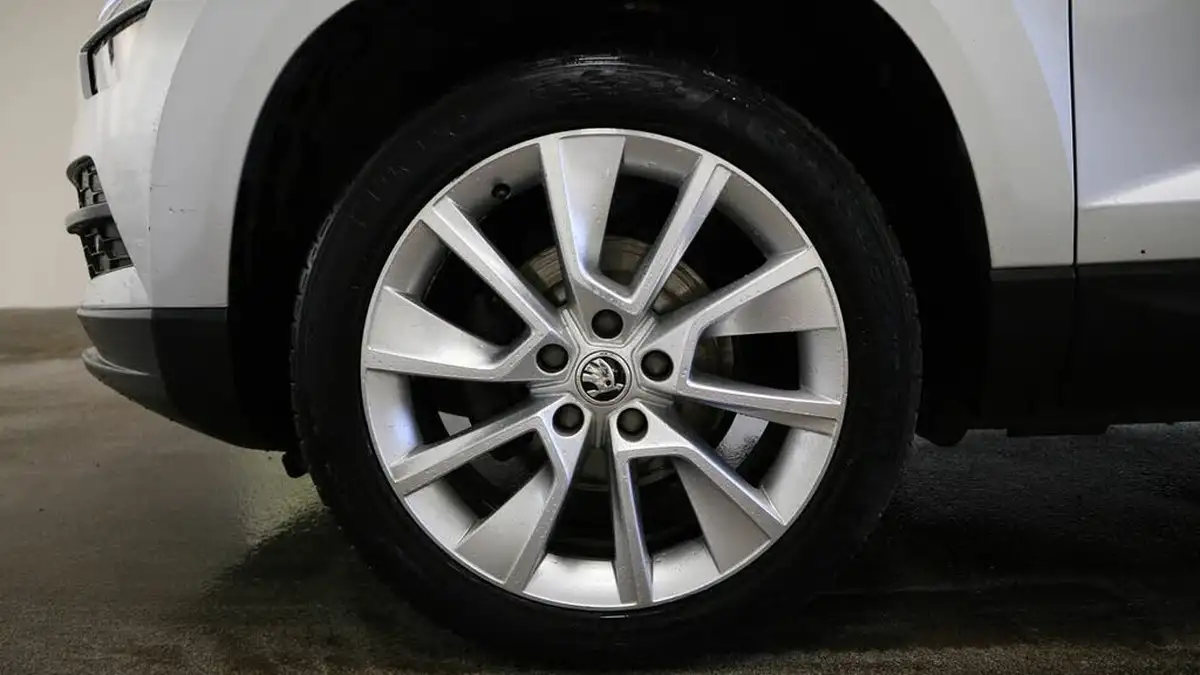2019-skoda-karoq-10-tsi-se-l-big-4
