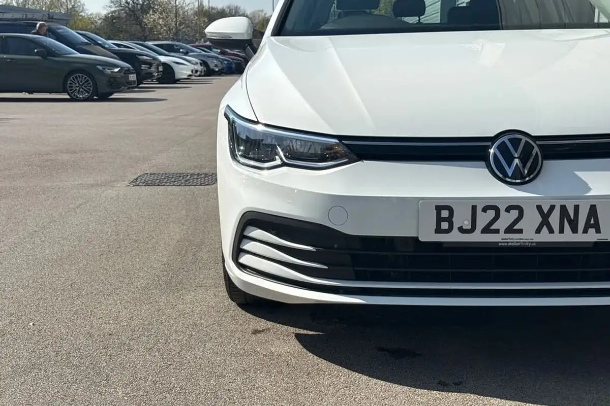 2022-volkswagen-golf-10-tsi-life-hatchback-big-24